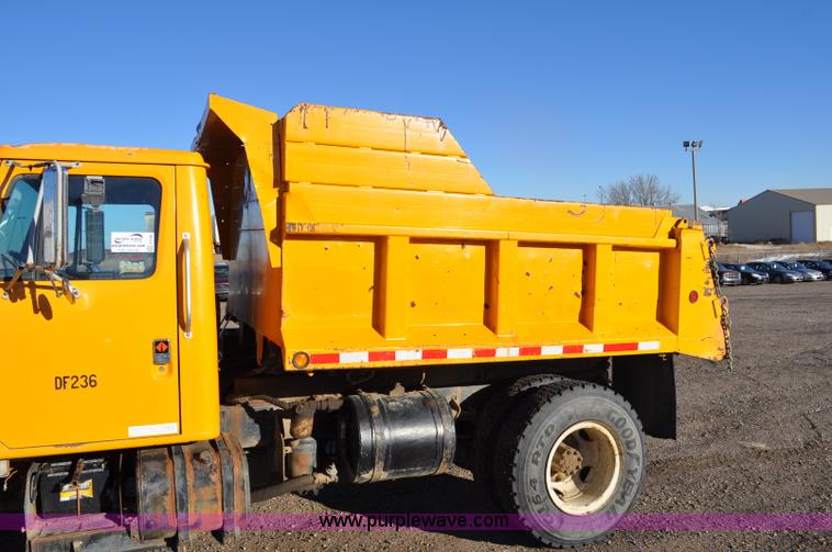 image for item F2162 1991 International 4900 dump truck