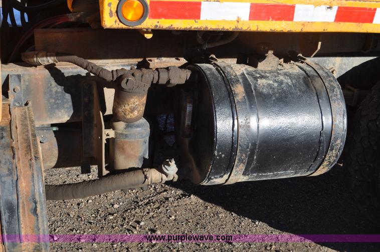 image for item F2162 1991 International 4900 dump truck