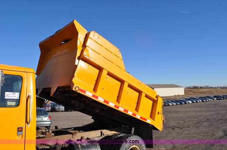 image for item F2162 1991 International 4900 dump truck
