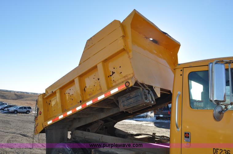 image for item F2162 1991 International 4900 dump truck
