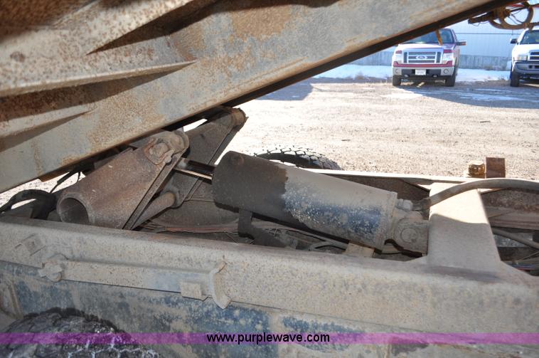 image for item F2162 1991 International 4900 dump truck