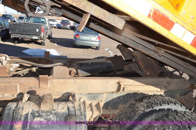 image for item F2162 1991 International 4900 dump truck