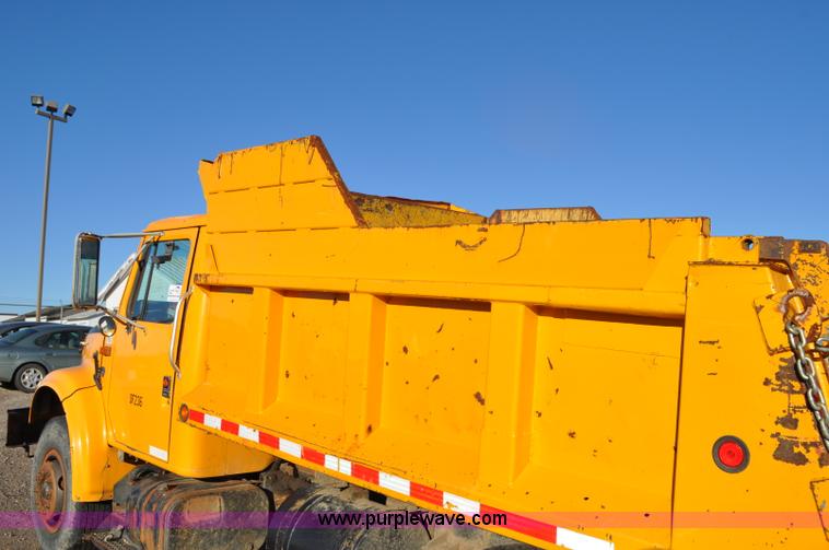 image for item F2162 1991 International 4900 dump truck