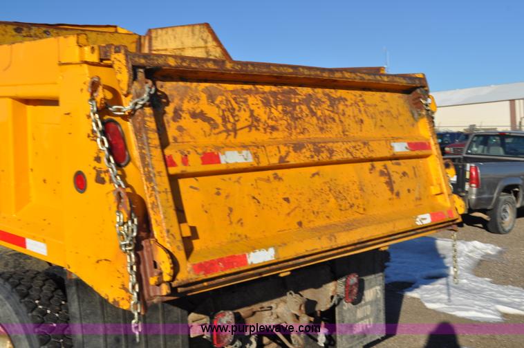 image for item F2162 1991 International 4900 dump truck