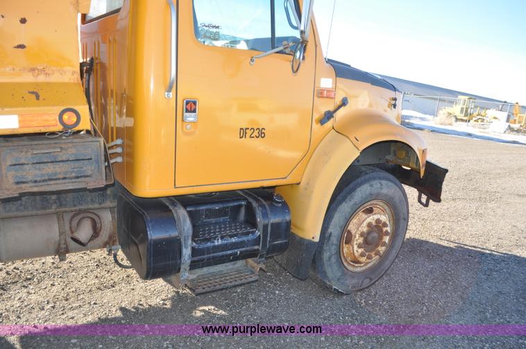 image for item F2162 1991 International 4900 dump truck