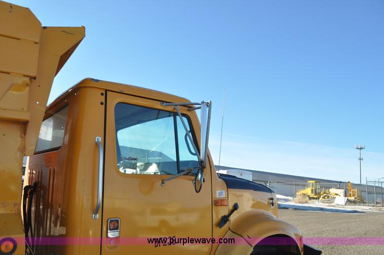image for item F2162 1991 International 4900 dump truck