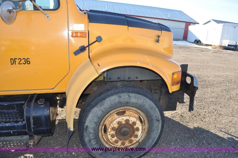 image for item F2162 1991 International 4900 dump truck