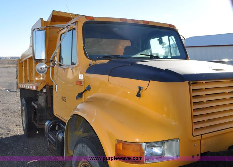 image for item F2162 1991 International 4900 dump truck