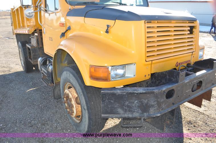 image for item F2162 1991 International 4900 dump truck