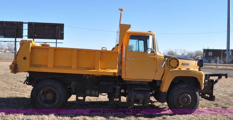 image for item F2165 1988 Ford L8000 dump truck