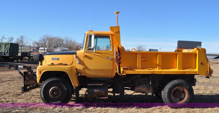 image for item F2165 1988 Ford L8000 dump truck