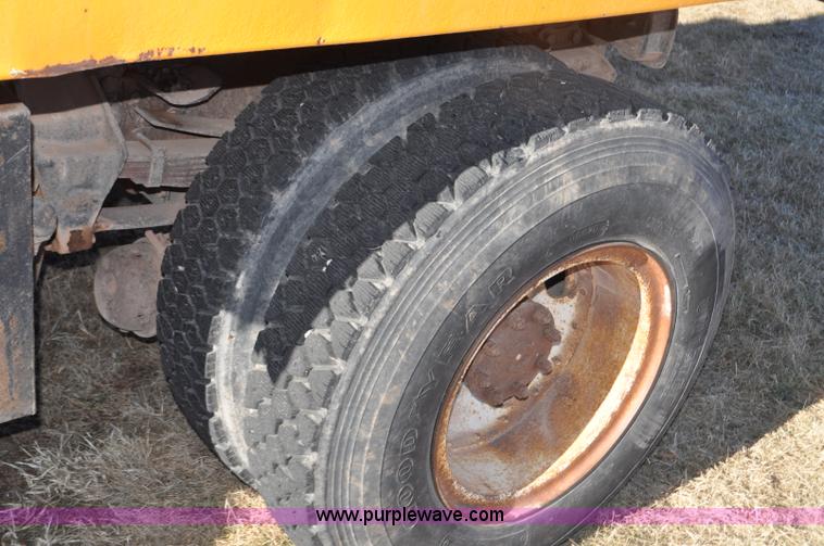 image for item F2165 1988 Ford L8000 dump truck