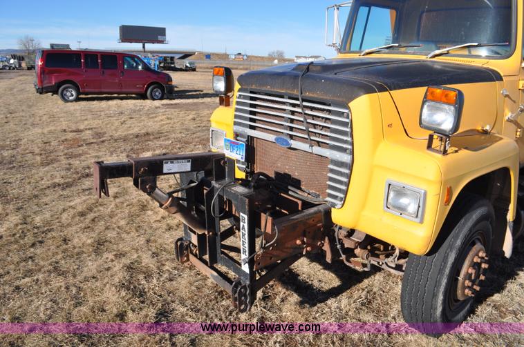 image for item F2165 1988 Ford L8000 dump truck