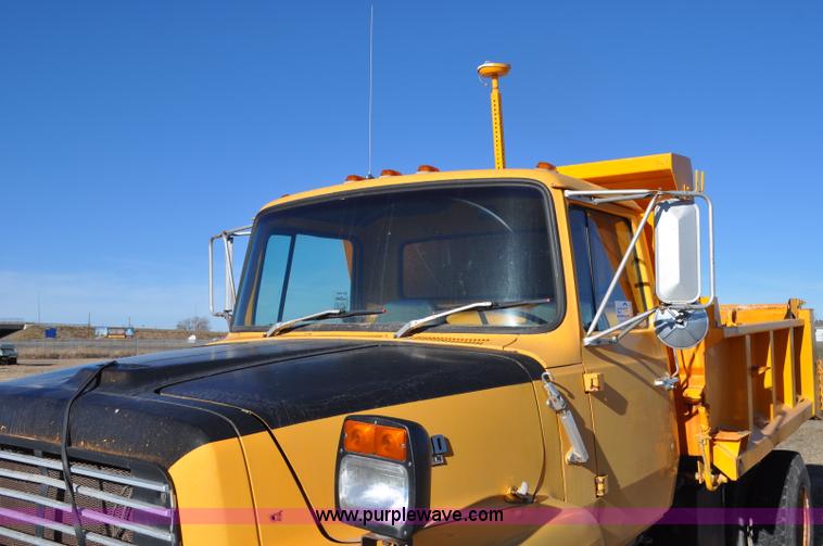 image for item F2165 1988 Ford L8000 dump truck