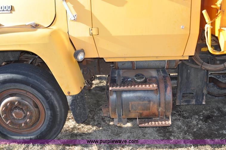 image for item F2165 1988 Ford L8000 dump truck