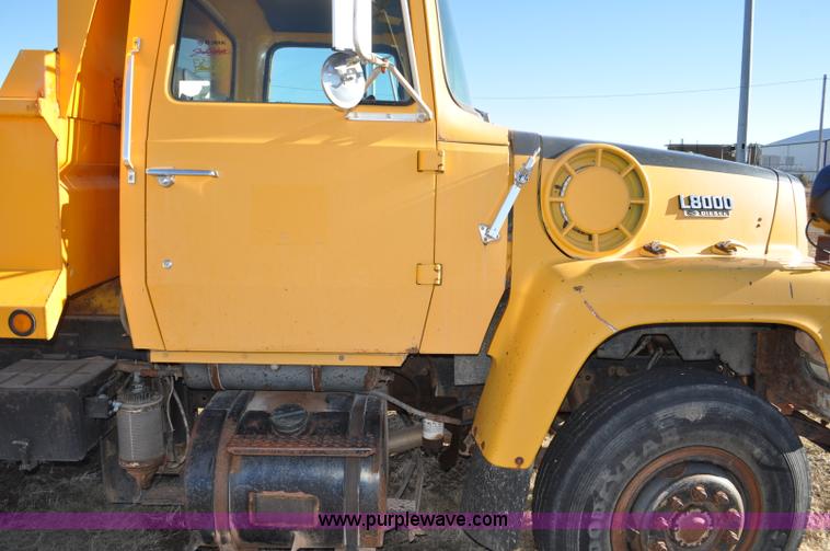 image for item F2165 1988 Ford L8000 dump truck