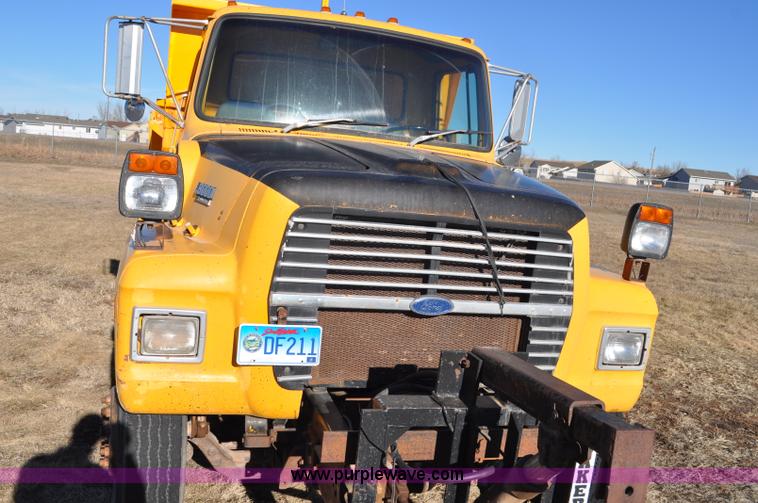 image for item F2165 1988 Ford L8000 dump truck