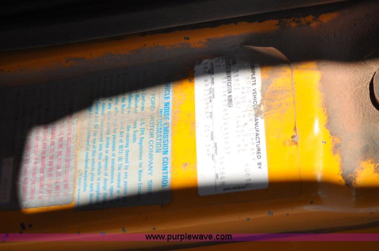 image for item F2165 1988 Ford L8000 dump truck