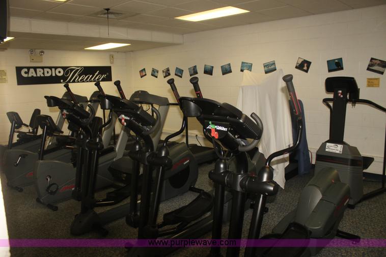 image for item F3406 Assorted fitness equipment