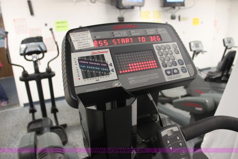 image for item F3406 Assorted fitness equipment