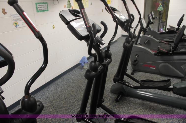 image for item F3406 Assorted fitness equipment