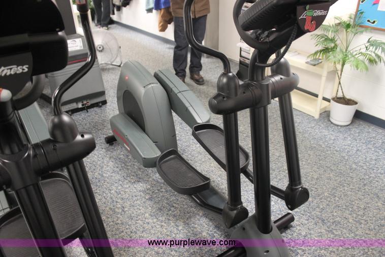 image for item F3406 Assorted fitness equipment