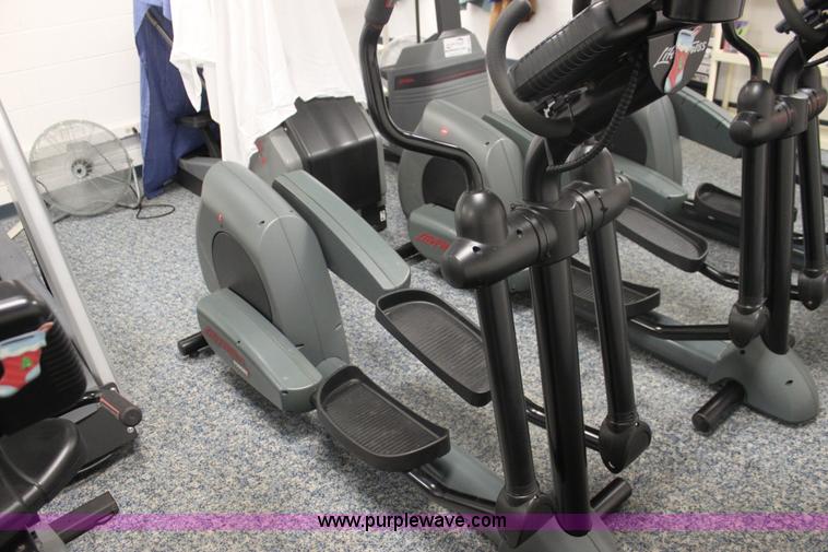 image for item F3406 Assorted fitness equipment