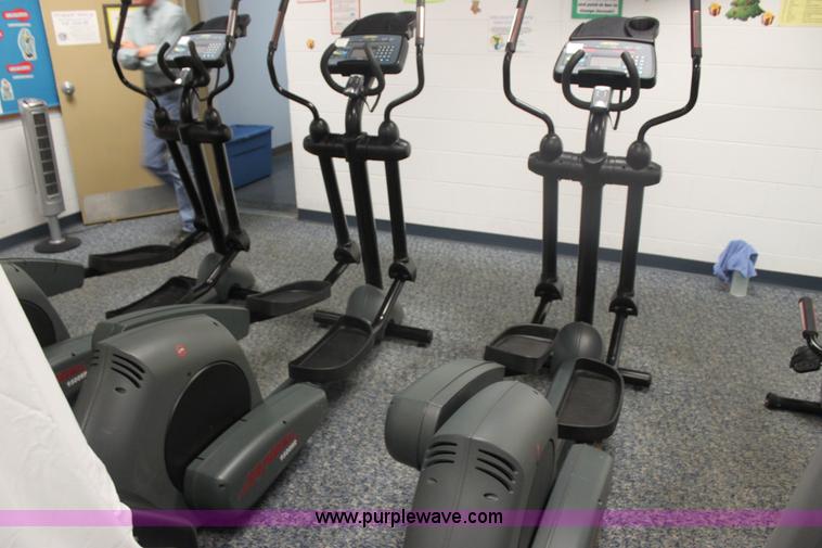 image for item F3406 Assorted fitness equipment