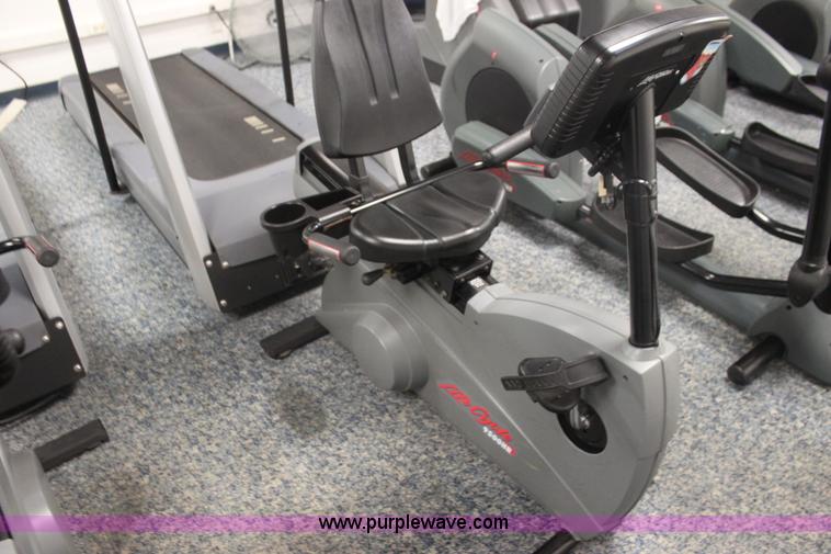 image for item F3406 Assorted fitness equipment