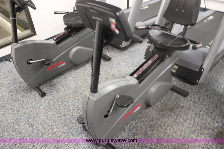 image for item F3406 Assorted fitness equipment