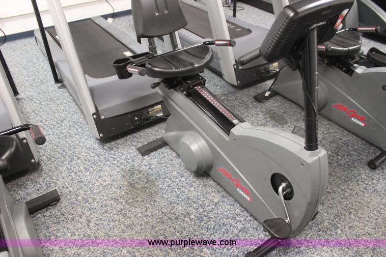 image for item F3406 Assorted fitness equipment