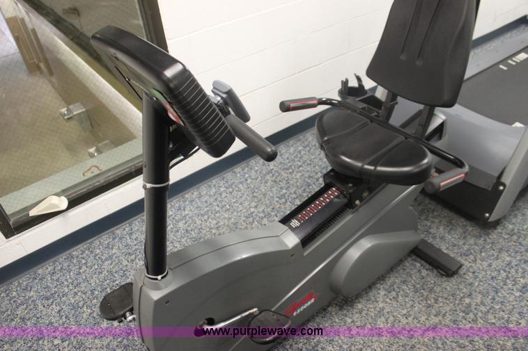 image for item F3406 Assorted fitness equipment