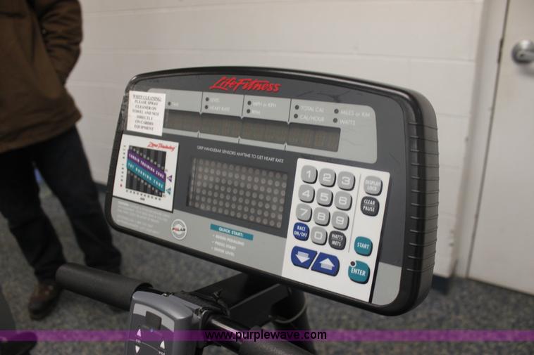 image for item F3406 Assorted fitness equipment