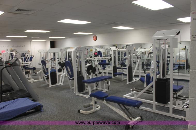 image for item F3406 Assorted fitness equipment