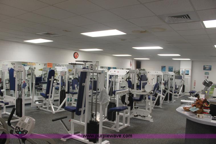 image for item F3406 Assorted fitness equipment