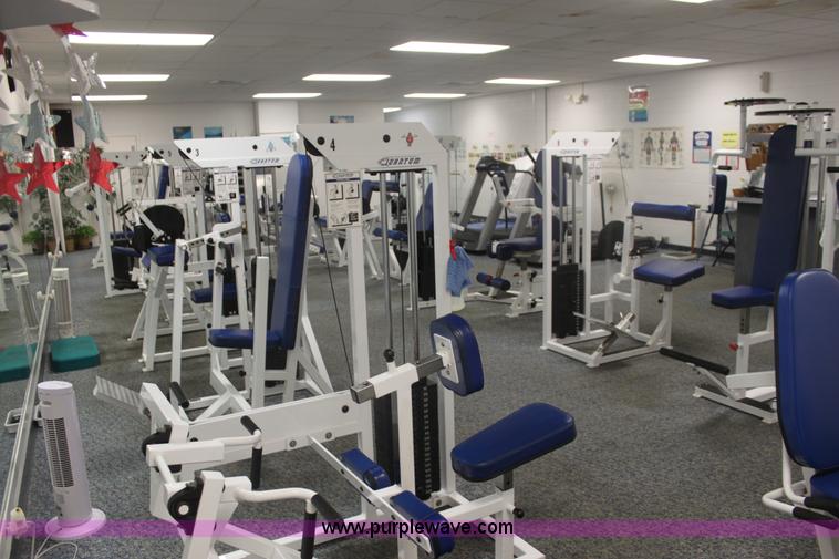 image for item F3406 Assorted fitness equipment