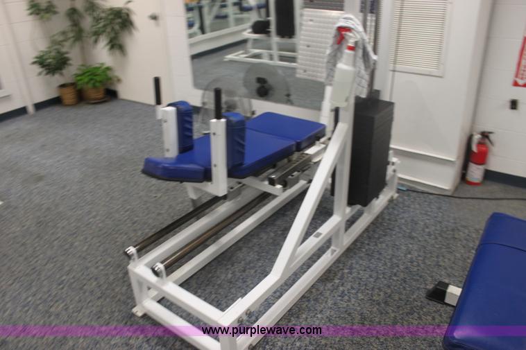 image for item F3406 Assorted fitness equipment