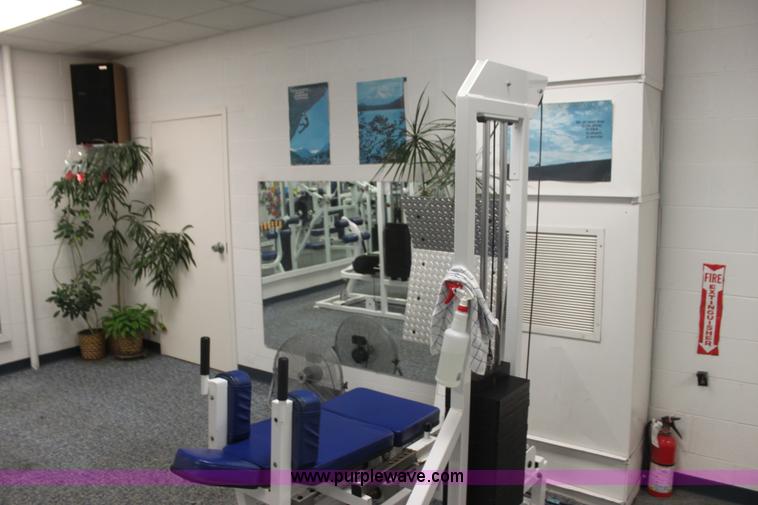 image for item F3406 Assorted fitness equipment