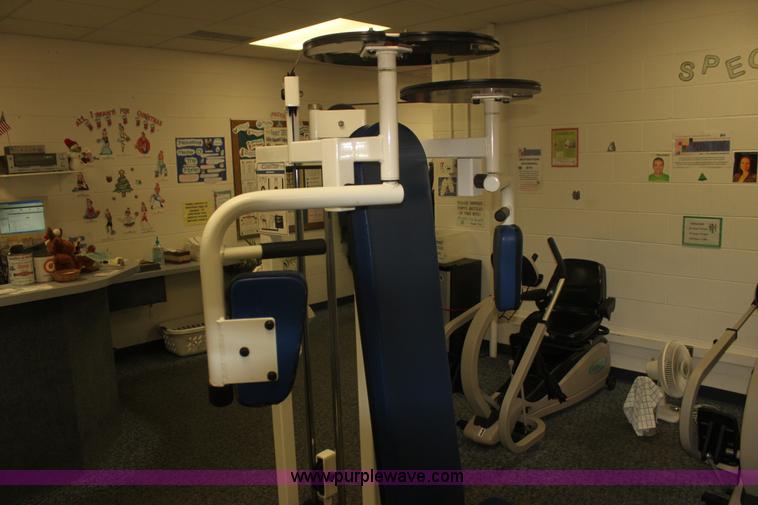 image for item F3406 Assorted fitness equipment