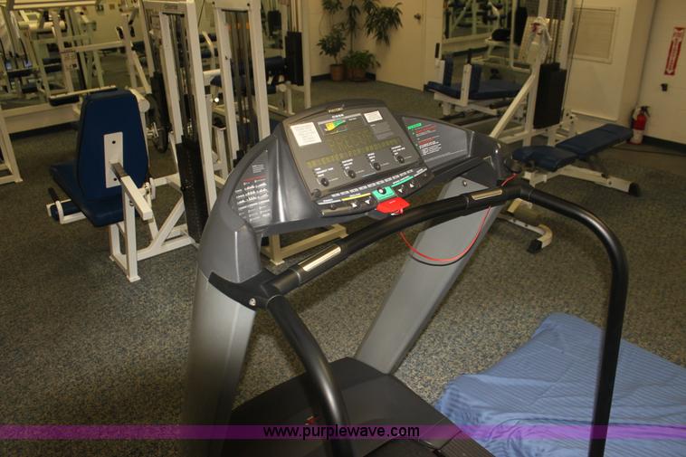 image for item F3406 Assorted fitness equipment