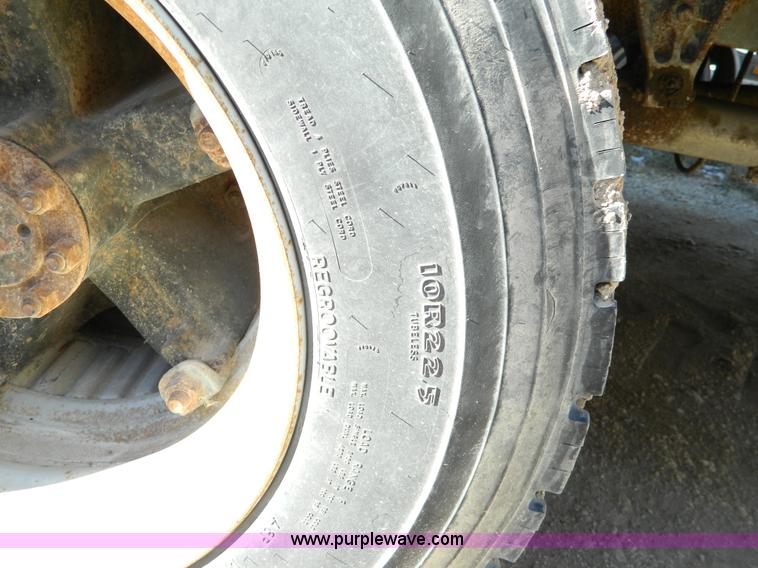 image for item H2336 1995 International 3800 school bus