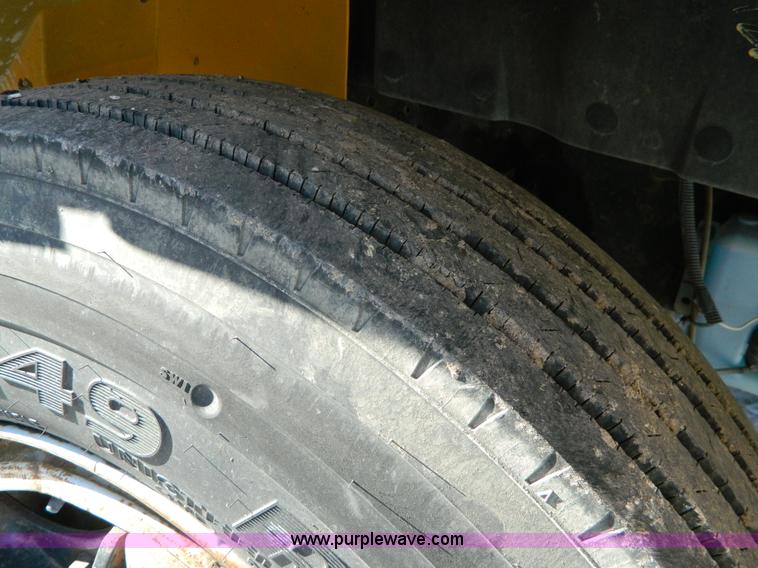 image for item H2336 1995 International 3800 school bus