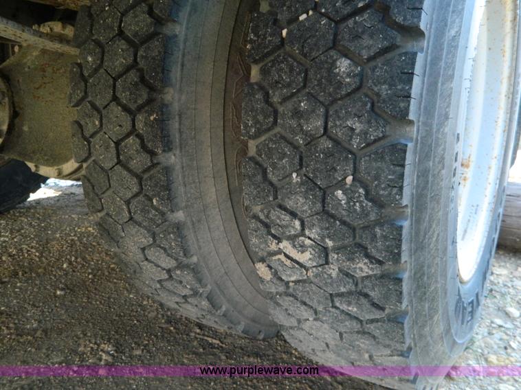 image for item H2336 1995 International 3800 school bus