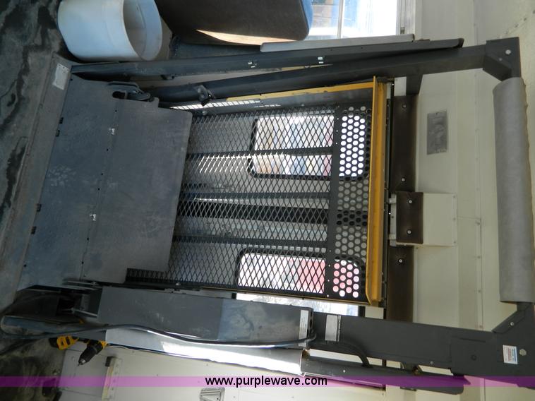 image for item H2336 1995 International 3800 school bus