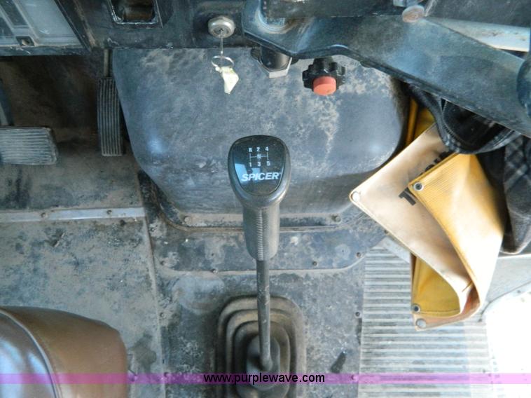 image for item H2336 1995 International 3800 school bus