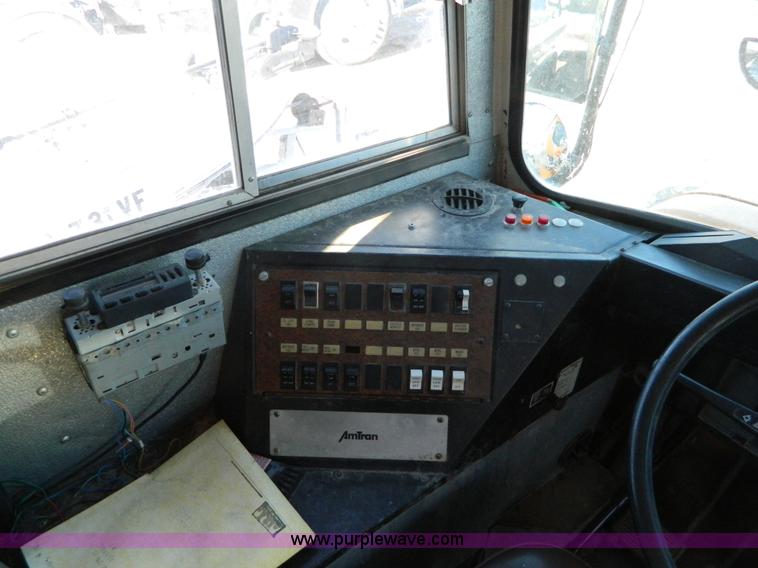 image for item H2336 1995 International 3800 school bus