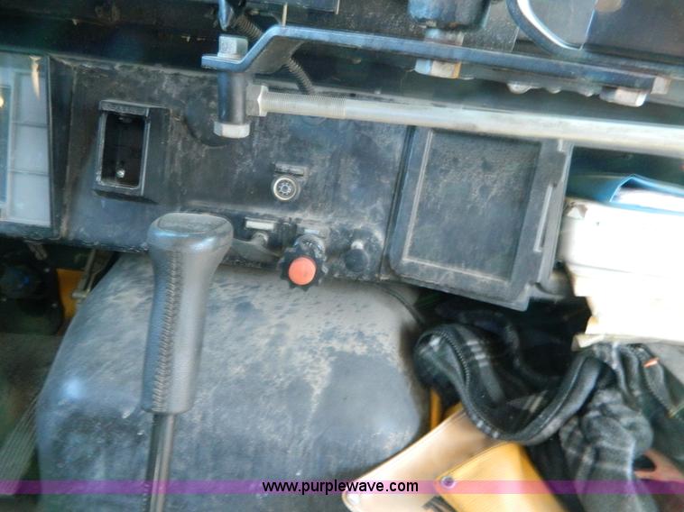 image for item H2336 1995 International 3800 school bus