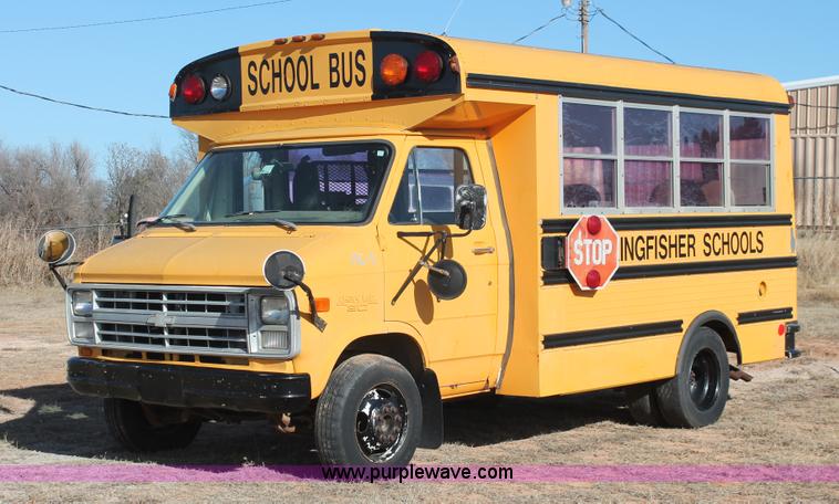 image for item H5973 1985 Chevrolet G30 bus