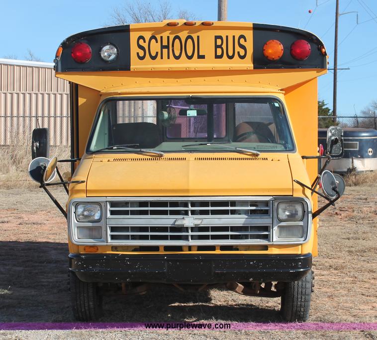image for item H5973 1985 Chevrolet G30 bus