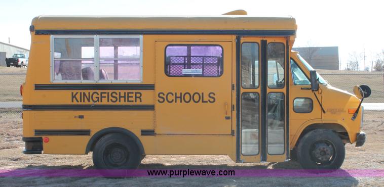 image for item H5973 1985 Chevrolet G30 bus